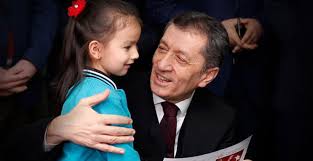 May 31, 2021 · cumhurbaşkanı recep tayyip erdoğan, tam kapanmanın ardından başlayan kademeli normalleşmenin son aşamasını açıkladı. Bakan Ziya Selcuk Gozlerinizden Opuyorum Cocuklar Dedi