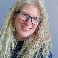 Amanda Crampton's Instagram, Twitter & Facebook