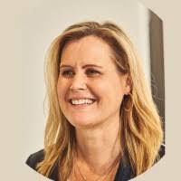 Robin Caswell's Instagram, Twitter & Facebook