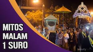 Mitos yang satu ini sering dijadikan bahan candaan, akan tetapi orang tua dulu percaya bahwa perempuan menurut mitos budaya jawa, makan di depan rumah akan mengurangi rezeki atau menyebabkan kesialan. 7 Mitos Larangan Pernikahan Berdasarkan Adat Jawa