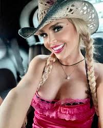 Brittany Lee (@maximbrittanylee) • Instagram photos and videos