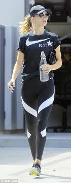 Shop cool personalized camel toe yoga pants with unbelievable discounts. Bella Hadid And Rosie Huntington Whiteley Rock Identical Sportswear Ensembles Daily Mail Online