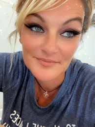 Beth Contreras (@beth_cajungirl) • Instagram photos and videos