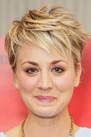 Kaley Cuoco Sweeting Attends The Wedding Ringer Photo Call At Sls Hotel At Beverly Hills On J Kaley Cuoco Short Hair Short Hair With Layers Short Hair Styles