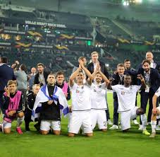 Kürzlich wählten die fans sie zur beliebtesten spielerfrau. Europa League Gladbach Wolfsberg Dosis Feiern Sieg Genusslich Welt