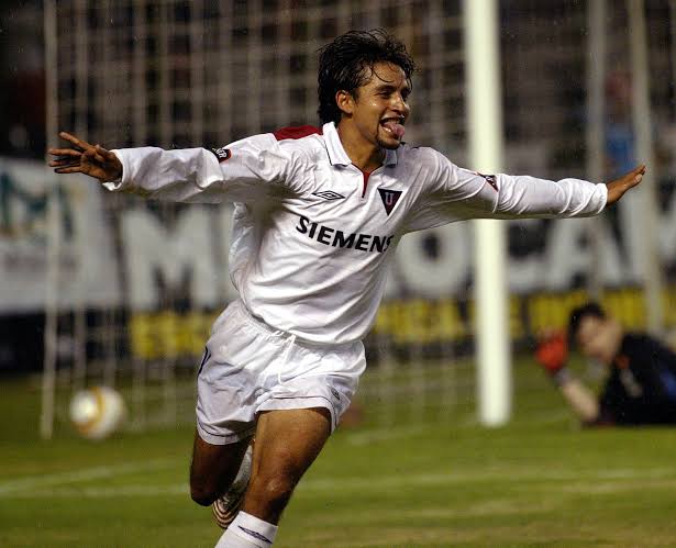The Left-Back from Guaranda Who Touched the Stars