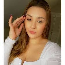 Janet Dickie's Instagram, Twitter & Facebook