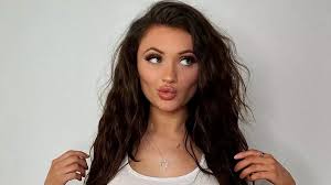 OnlyFans model says she makes £40k per month in spite of trolls cruel  comments asking her to put a bag on her head - Derbyshire Live
