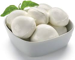 Fare la mozzarella fatta in casa è un'arte. Bocconcini Di Mozzarella Di Bufalafresca Di Giornata Prodotto Fatto A Mano Bocconcini Da 120gr Per 1kg Amazon It Alimentari E Cura Della Casa