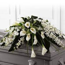 Best funeral flowers for a man. Casket Sprays For Dad Picking Funeral Flowers For A Man