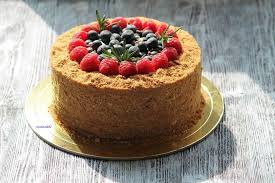 как украсить торт на 1 годик в домашних условиях Ukrasit Medovik Kartinki Honey Cake Recipe Cake Desserts Honey Cake