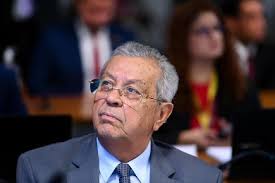 Jayme Campos assina criação de CPMI para investigar "roubalheira" no INSS