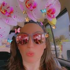 Noelle Moeller's Instagram, Twitter & Facebook