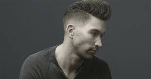 Gaya rambut pria ini dibentuk dengan bagian atas panjang dan semakin menipis hingga hilang di bagian bawah. Ini Dia Tren Potongan Rambut Pria 2016 Okezone Lifestyle