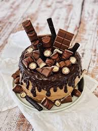 Klingt zu gut um wahr zu sein, oder? Kinder Schokolade Torte Triple Chocolate Drip Cake Fashion Kitchen