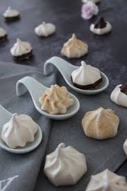 Recette Meringues A La Francaise Facile Et Rapide Recette Meringue Recette Meringue Facile Recette Sucre Glace