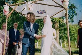 Fuchsia is the paternal cousin of little bill, bobby and april. The Top Toronto Love Stories Of 2019 Trnto Com