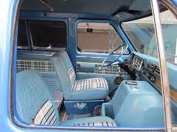 carphotos cardomain com images 0015 49 31 15399413 large jpg chevrolet van chevy van custom vans