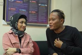 Hal itu diungkapkan ayah putri delina ini saat ditemui di kebon jeruk, jakarta barat. Beda Usia 16 Tahun Nathalie Holscher Kok Mau Nikah Sama Sule Epicentrum