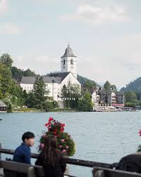 Seit über 500 jahren werden gäste im anwesen unterhalb der wallfahrtskirche st. Im Weissen Rossl Am Wolfgangsee Sprinzeminze Com