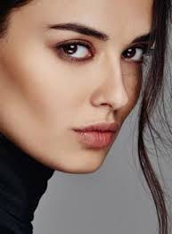 1992 doğumlu elif aksu türk asıllı avusturyalı mankendir. Elif Aksu Net Worth