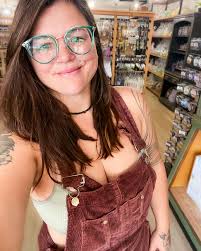 Vintage vibes today because me and my mini are headed to  @kootenaywestdistilling for abba trivia 5-7pm, then @charlesbaileytheatre  to the ABBA cover band! A second outfit will be worn and fun will