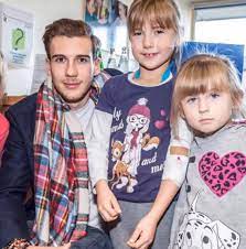 Søn af far konrad goretzka og mor (?) er en fodboldspillersom i 2021 blev berømt for vfl bochum, fc schalke 04, german national team. Facebook
