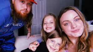 Deborah Tranter's Instagram, Twitter & Facebook