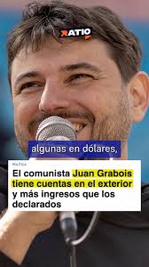 Habla de los pobres, pero declara cuentas en el exterior., Vive en San  Isidro, cobra en dólares y predica contra el capitalismo., Otro ejemplo de  doble moral con discurso “social”.