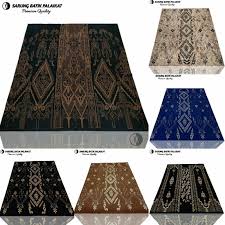 Bukareview/tali jiwo) dari segi desain, celana sarung ini merupakan perpaduan dari model celana dan memiliki detail kain yang menjuntai dengan panjang yang sama seperti celana. Promo Pakaian Muslim Masakini Sarung Batik Pekalongan Murah Sarung Nu Sarung Wadimor Sarung Atlas Shopee Indonesia