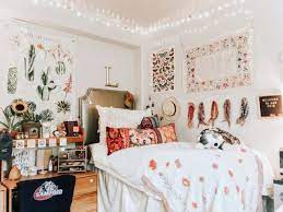 10 Amazing Dorm Room Wall Decor Ideas To Make Your Roommates Jealous Dorm Room Decor Dorm Room Walls Cute Dorm Rooms