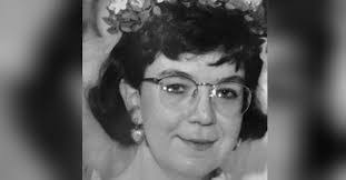 Leslie Moffatt's Instagram, Twitter & Facebook