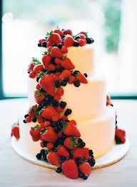10 Idees Qui Tombent En Cascade Pour Decorer Mon Mariage Mariage Com Beaux Gateaux De Mariage Fruits Mariage Gateau De Mariage Rustique