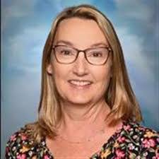 Lisa Teets's Instagram, Twitter & Facebook