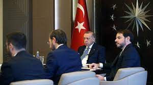 Haftalardır süren kabine değişiklikleri beklentisinde ilk adım bu sabaha karşı resmi gazete ile gelirken daha kapsamlı bir revizyon için beklenti devam ediyor. Tzd 0w0zdftjjm