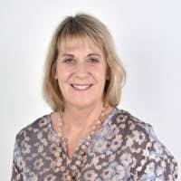 Lynne Barton's Instagram, Twitter & Facebook