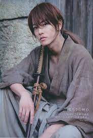 Кэнсин противостоит загадочному торговцу оружием. Himura Kenshin 3 3 3 3 3 3 Hitokiri BattÅsai From Rurouni Kenshin Rurouni Kenshin Samurai Takeru Sato