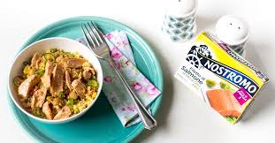 Contraddistinta da impianti all'avanguardia tecnologica, coniuga il progresso e le conseguenti performance produttive con la storia di un prodotto che nasce dalla semplicità della tradizione e della lavorazione della semola. Insalata Di Cous Cous Con Verdure Salmone E Ceci Tonno Nostromo