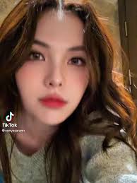 24.11.2025] Sonya post X 1️⃣ 🗣️: Livestream bán cà phê lúc 7 giờ tối và  kết quả là nhỏ không ngủ nổi luôn 55555555555😂 🐰: Bé nói trước rồi mà mọi  người