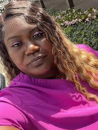 Sheree Wallace's Instagram, Twitter & Facebook