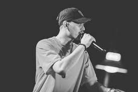 Disapa para pengikutnya sebagai 'mr general'. Bakal Tampil Dengan Lagu Baru Malique Too Phat Ubati Rindu Di Hati Peminat
