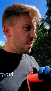 There are 2 types of people in the workplace.. 🤣🤣🤣 are you a Ricky or a  Terry #lazy. #workplace