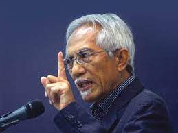 Kadir jasin speaks to reporters outside tun dr mahathir mohamad's private residence at seri kembangan february 29, 2020. Sprm Boleh Hilang Kewibawaan Datuk A Kadir Jasin The Malaya Post