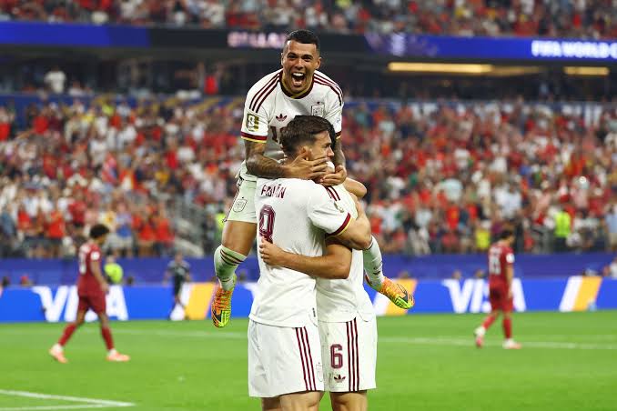 Com falha bizarra do goleiro, B&eacute;lgica goleia Estados Unidos e avan&ccedil;a na Copa &ndash; R7 Esportes