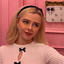 Mollie-jean Swain (@molliejean.xo) • Instagram photos and videos