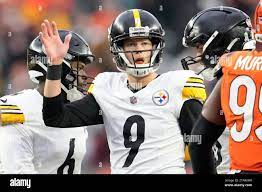 Pittsburgh Steelers kicker Chris Boswell (9) waves to the crowd after  making a field goal during