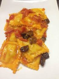 In tutto otterrete 10 ravioli grandi: Ravioli Di Baccala Mantecato Con Pomodorini E Olive Foto Di Pasta Fresca Da Giovanni Milano Tripadvisor