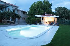 Geraumige Ferienwohnung Mit Eigenem Pool Fewo In Istrien Kroatien Mit Sommerkuche Bbq Pool Garten Istrienpur Info Outdoor Decor Home Decor Outdoor