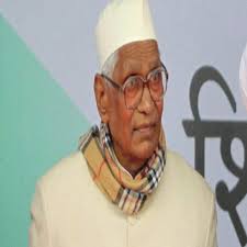 O oldu haryana valisi, ve bihar valisi ve eski rajasthan baş bakanı, onun memleketi. Gpniwqian9rsam