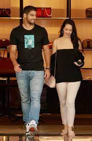 Salary/income $27.5 million per year (jimmy garoppolo salary/income). Jimmy Garoppolo Relationship Status Is He Married All The Past Romances Of Jimmy Garoppolo Glamour Fame